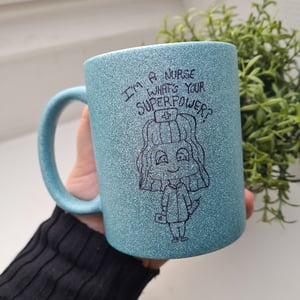 Krus: i'm a nurse what's your superpower Lys blå Glimmer – produktbillede