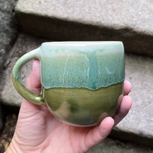 Hånddrejet kop med hank  – produktbillede