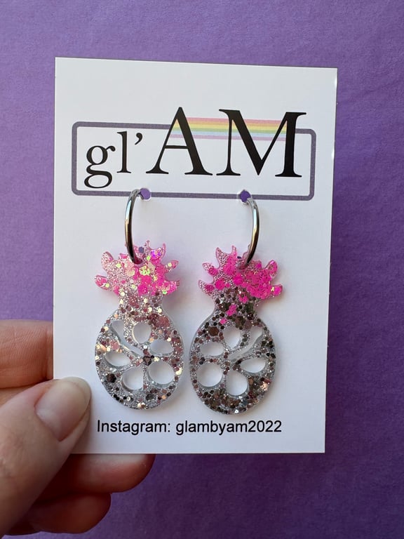 Lyserød og sølvfarvet ananas