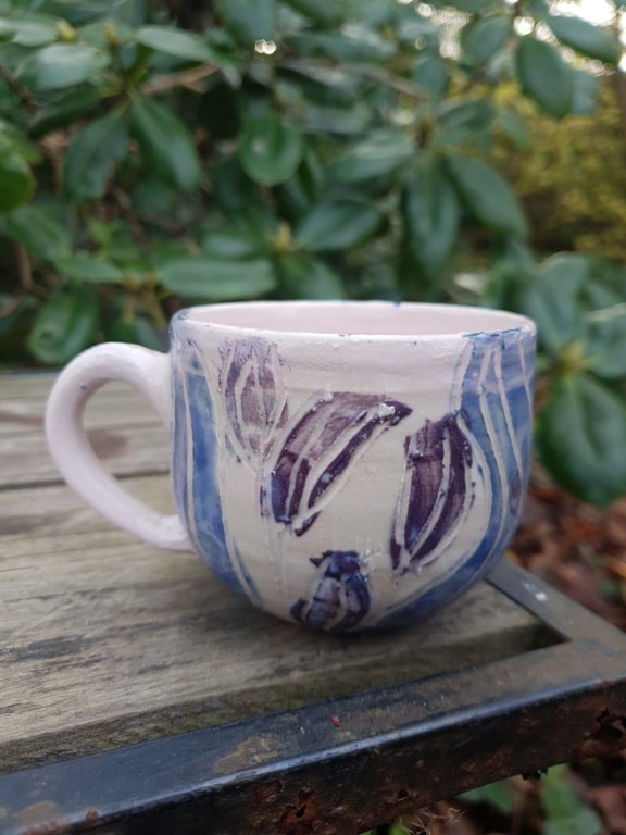 Malerisk mildt smilende kop med hank billede 4