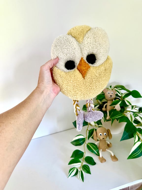 Tuftet vægophæng i uld – Håndlavet til børneværelset 