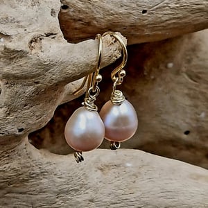 Rosa perle ørekroge. – produktbillede