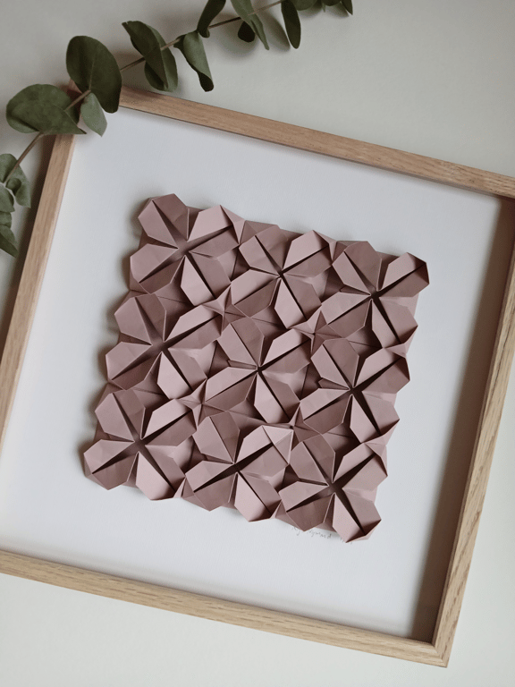 30x30cm foldet papirværk, gammelrosa, indrammet