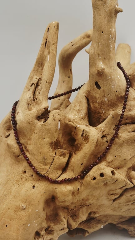 Vinrød granat halskæde, sølv - 40 cm.