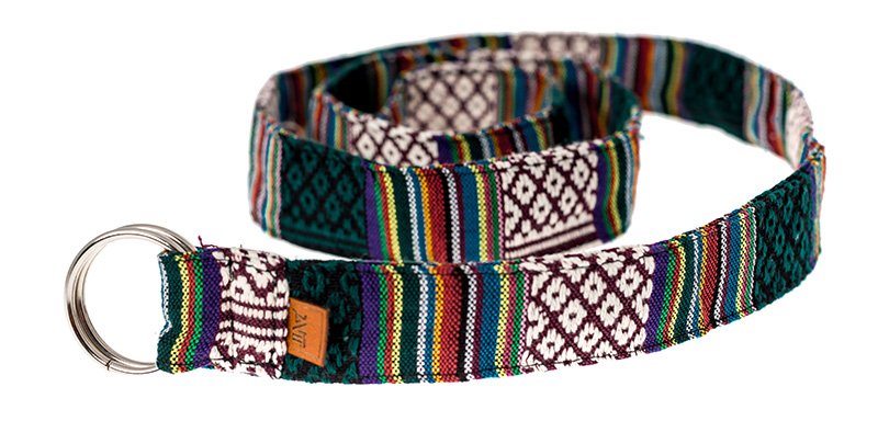 Bælte i skønt farvedesign med dobbelt-ring spænde