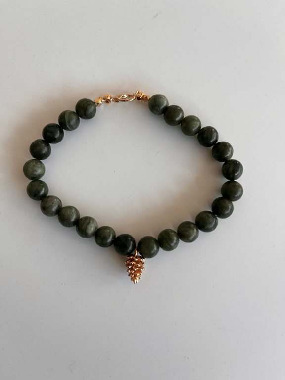 Green Light i Jade sten og forgyldt kogle