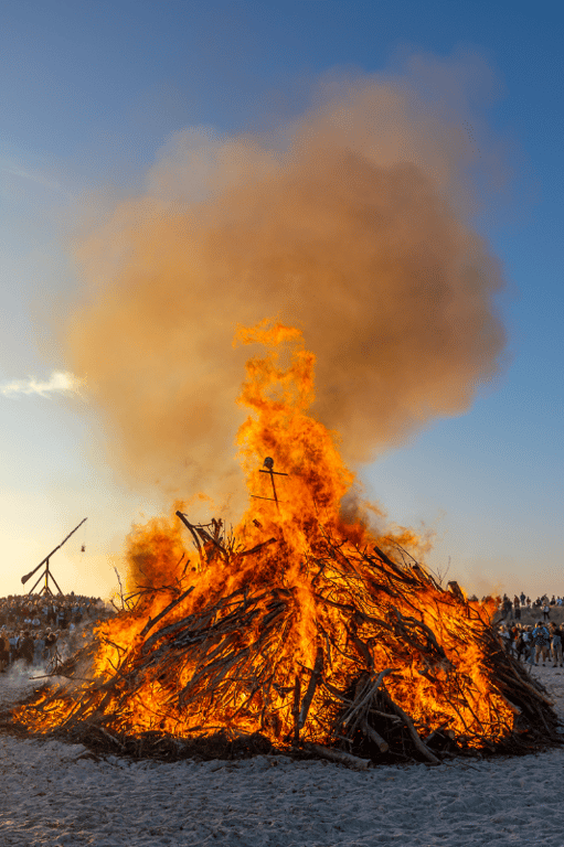 Sankt Hans bålet i Skagen en smuk sommeraften 