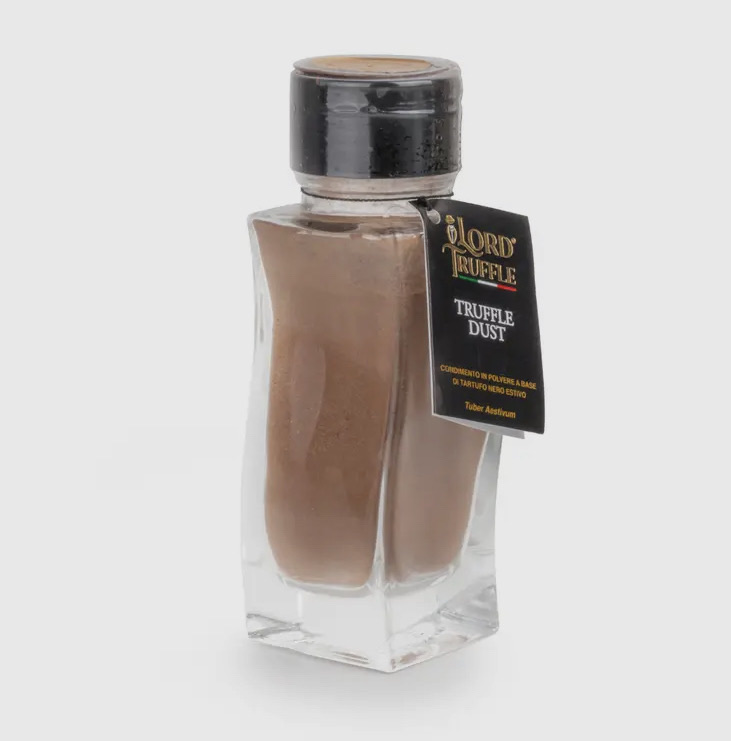 Glasbeholder med sort trøffelpulver mærket "Lord Truffle Truffle Dust". (2)