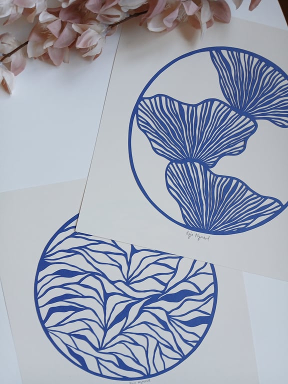 30x30cm papercut, kongeblå. indrammet (3)