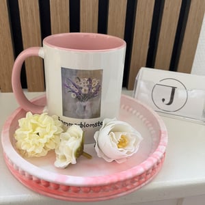 kop, lyserød med blomstermotiv – produktbillede