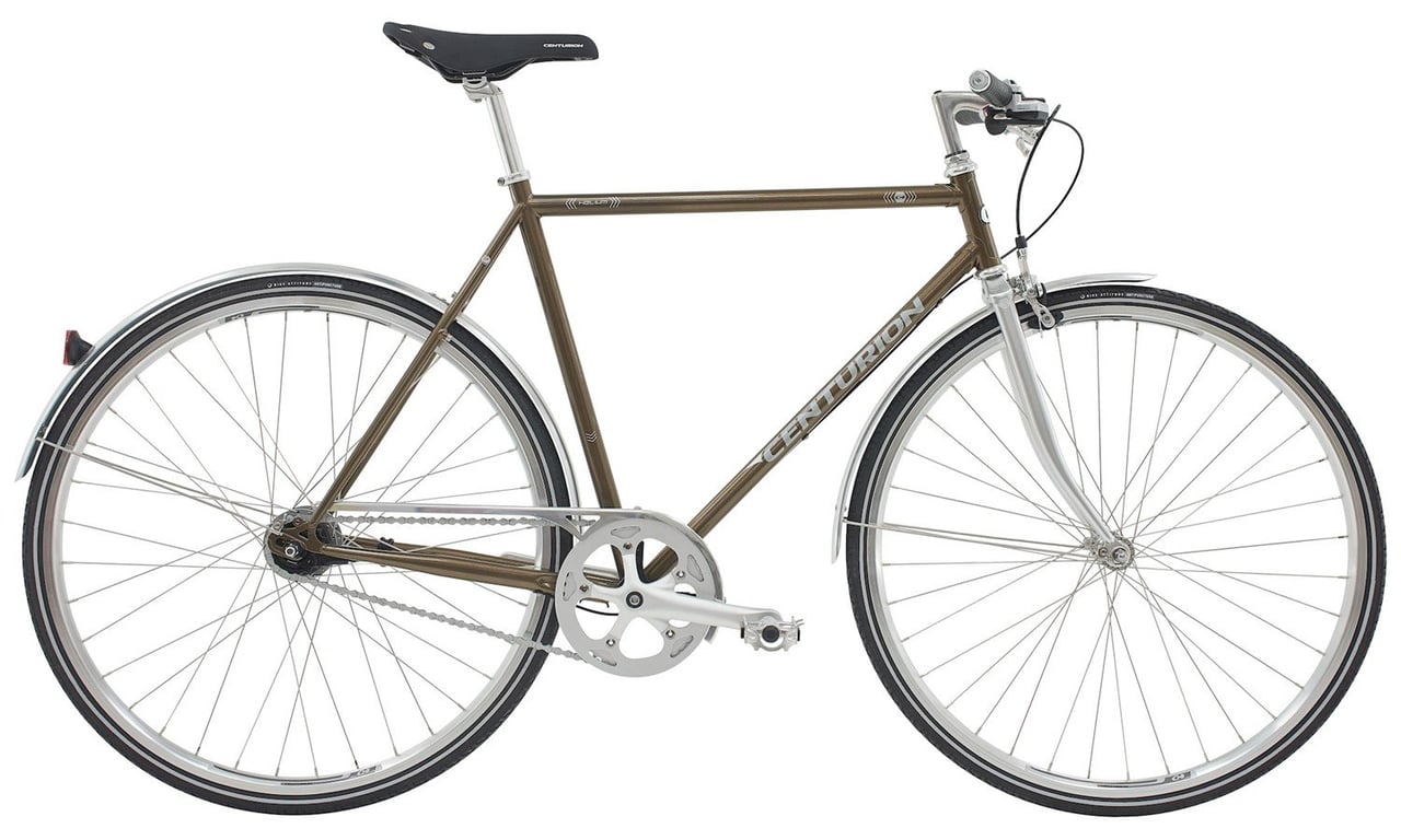 Billede af en klassisk herrecykel med brun stel, sorte dæk, sølvfarvede fælge, skærme og kædeskærm samt sort sæde og styr.