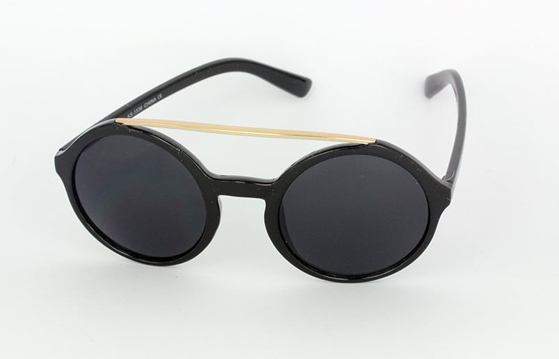 Große, runde schwarze Sonnenbrille