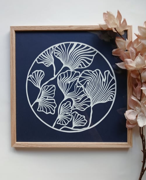 30x30cm papercut, Marineblå, indrammet 