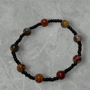 Dark horse armbånd i akryl perler, elastik. – produktbillede