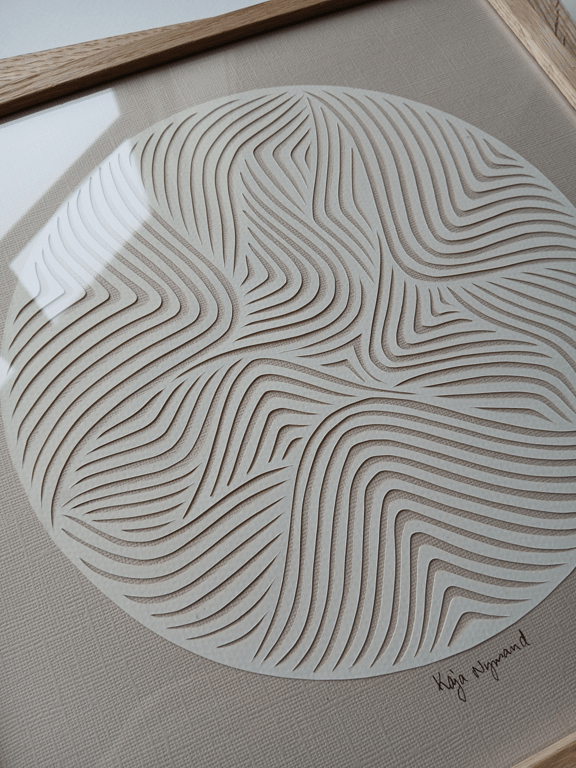 30x30cm papercut, knækket hvid, beige, indrammet  (2)