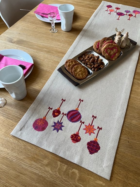 Juleløber - Rød 2030-2 Str. 30 x 100 cm. (6)