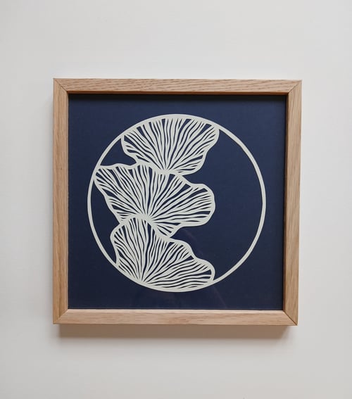 20x20cm papercut, Marineblå, indrammet 