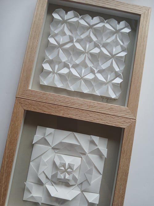 20x20cm foldet værk, hvid-beigegrå, Indrammet  (4)