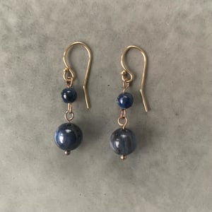 Kyanit øreringe  – produktbillede