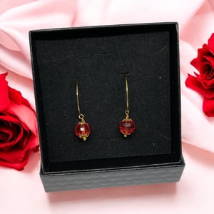 Røde øreringe  – produktbillede