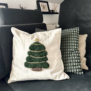Julepudebetræk med tuftet juletræ – produktbillede