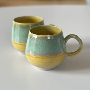 Buttet kop, hørgul m/ lys grøn – produktbillede