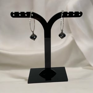 Sorte øreringe  – produktbillede