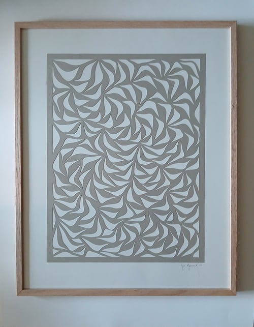 40x50cm papercut, beigegrå, indrammet 