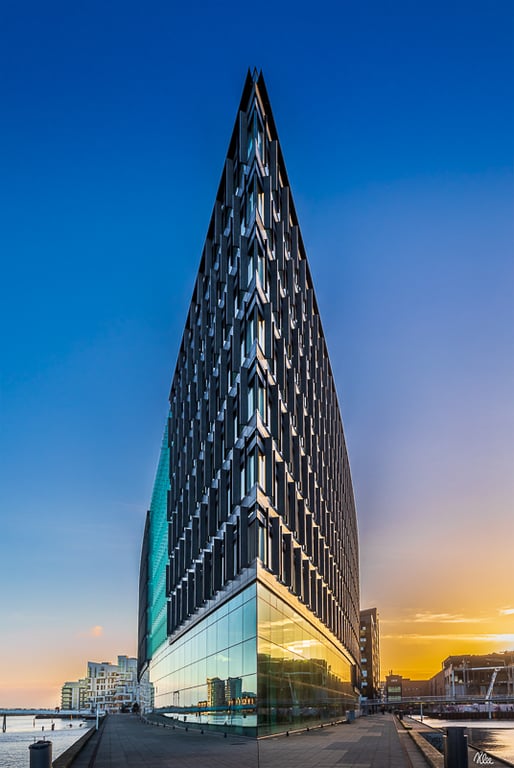 Allers hovedkontor ved Bryggebroen i København i smukt solnedgangslys 