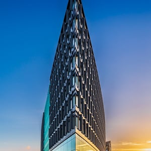 Allers hovedkontor ved Bryggebroen i København i smukt solnedgangslys  – produktbillede