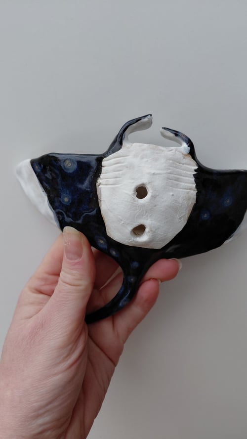 væghængt Mantaray, sort med effekt (7)