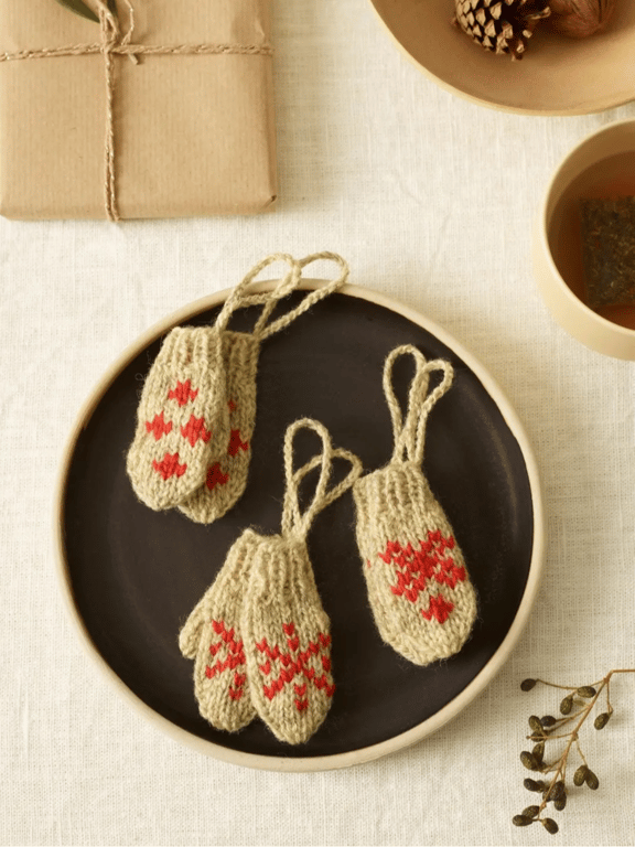 Opskrift: Nissesokker og vanter strikket i finuld billede 3