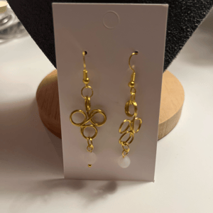 Gyldne øreringe med Rosa Quartz  – produktbillede