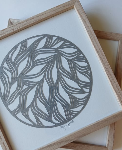 20x20cm papercut, mørkegrå, indrammet 