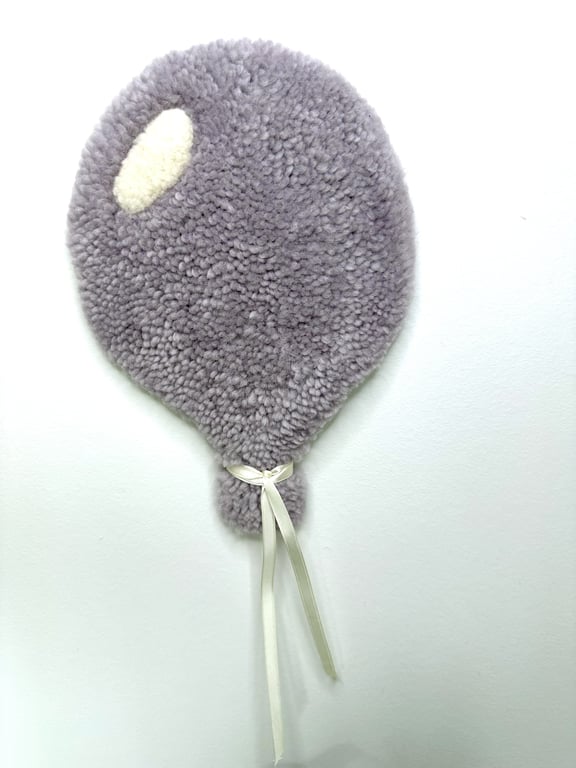 Tuftet farverig ballon (lille)- Håndlavet vægkunst i uld. billede 3