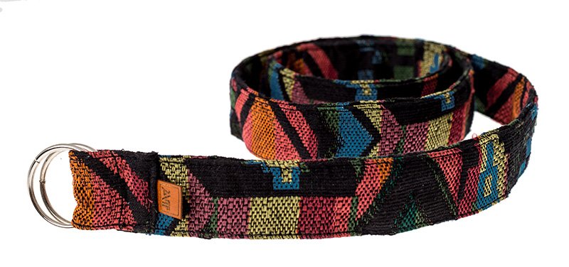 Bælte i skønt farvedesign med dobbelt-ring spænde