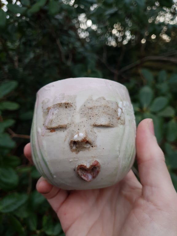 Ansigtskop med hjertemund 