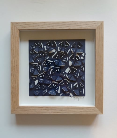 20x20cm, 3D papercut, Marineblå, indrammet 