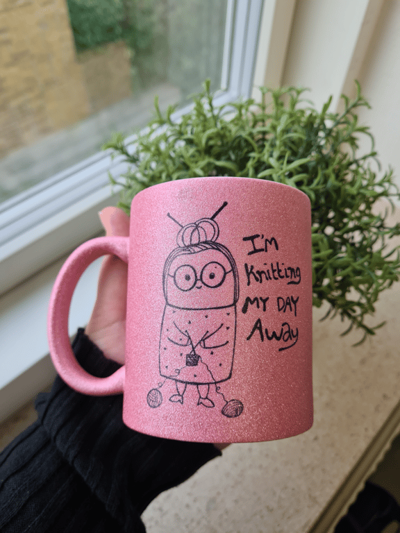 Krus: im knitting my day away Pink glimmer