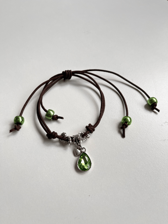 knyttet armbånd med krystal vedhæng