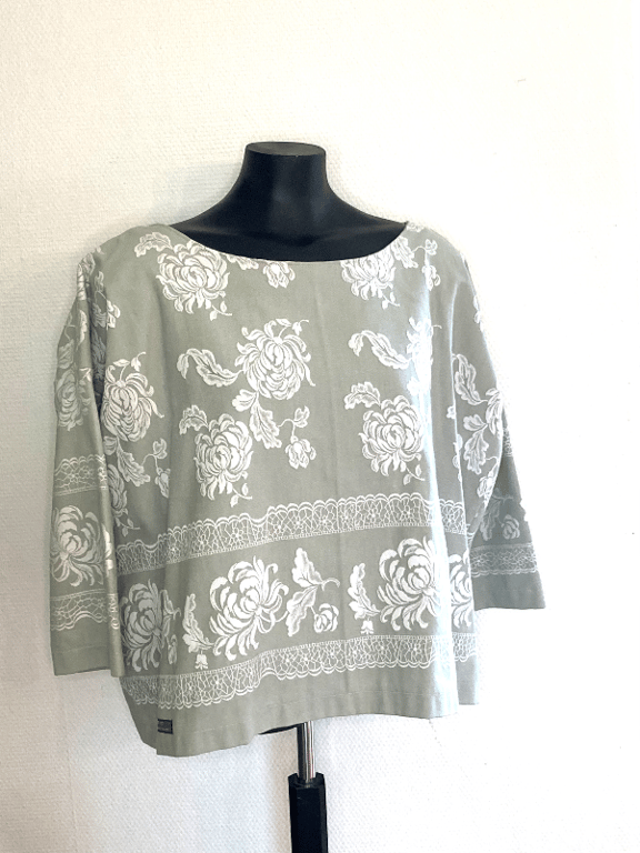 Anna-bluse med blomster og knapper billede 2