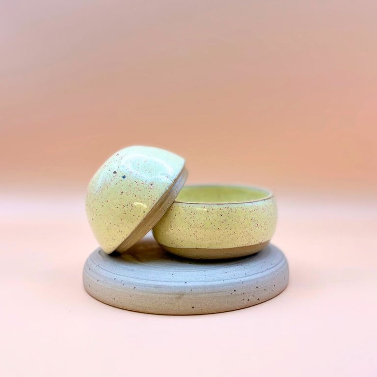 Håndlavet keramikkrukke med låg – lille opbevaringsskål billede 4