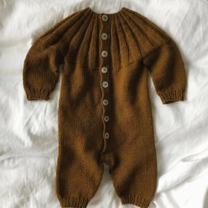 Opskrift: PetiteKnit - SUNDAY SUIT – produktbillede