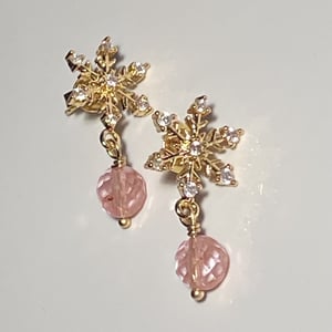 Øreringe med snefnug og zirkonia – produktbillede