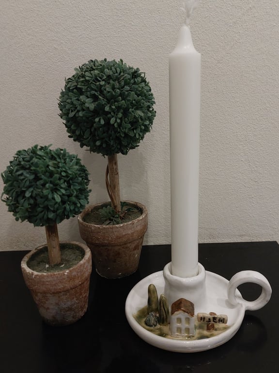 Kammerlysestage med små huse og træ  