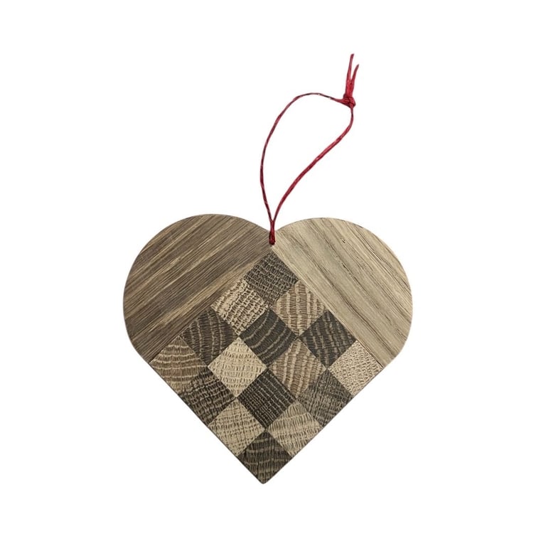 Julehjerte af egetræ m. rød snor, håndlavet (lille) billede 2