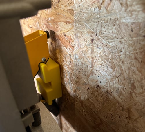 Dewalt vægbeslag til kap-/geringssav med logo (4)