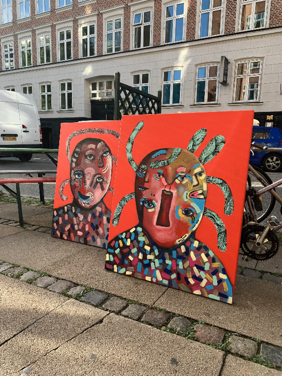 Multimenneske på rød baggrund II billede 2