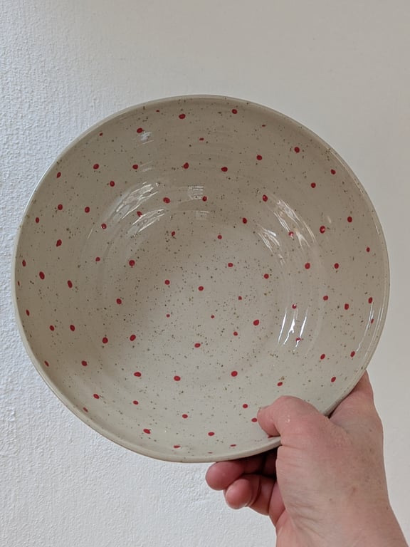 Dyb tallerken røde prikker