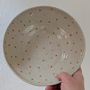 Dyb tallerken røde prikker – produktbillede